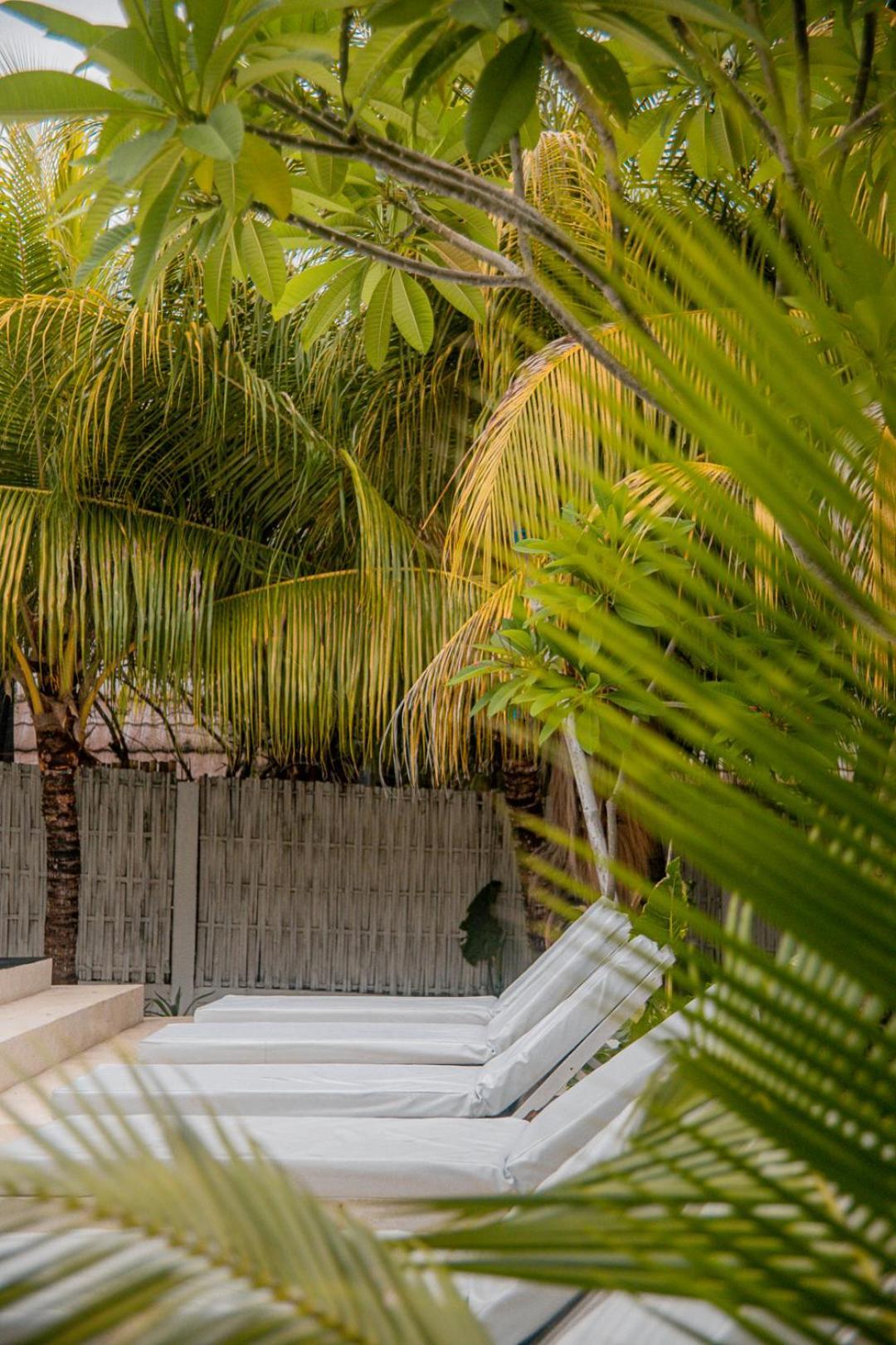 Hakuna Matata Resort Gili Air Exterior photo